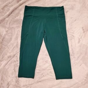 Athleta Green Active Capri Size 1X